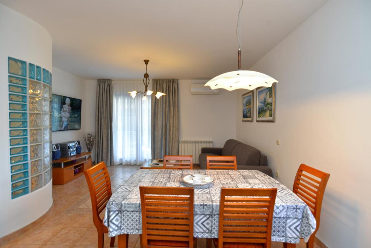 Apartments Elvis 1299 Vrsar Eksteriør billede