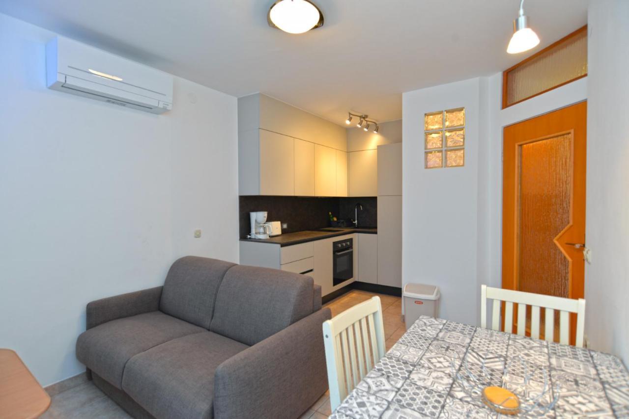 Apartments Elvis 1299 Vrsar Eksteriør billede